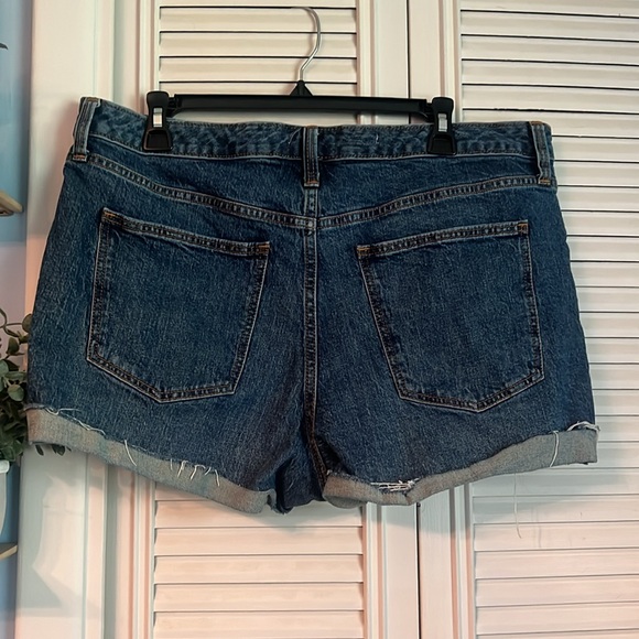 Universal Thread Shorts - Picture 3 of 4